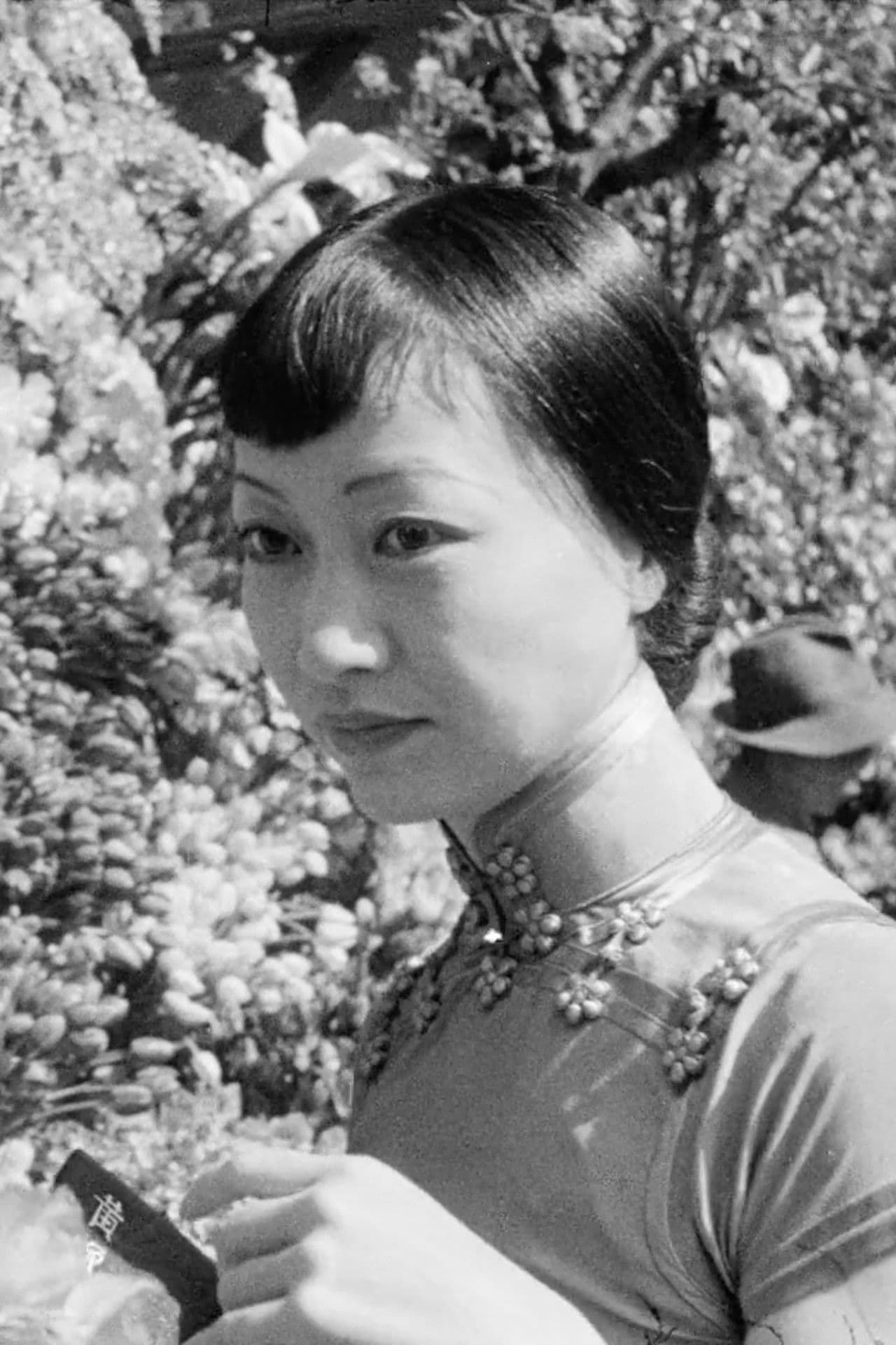 Anna May Wong visits Shanghai, China