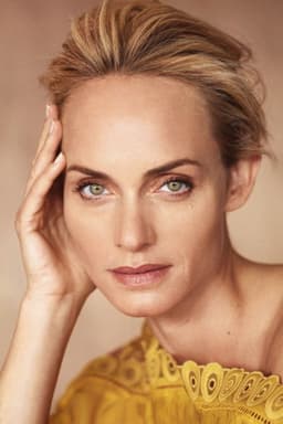 Amber Valletta