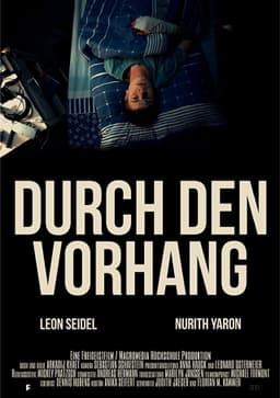 Durch den Vorhang