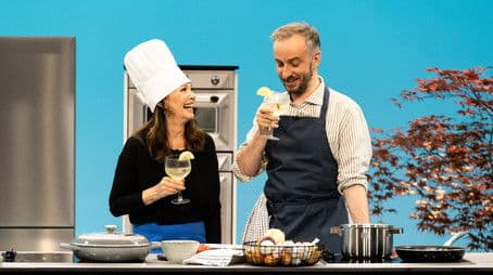 Böhmi brutzelt with Iris Berben