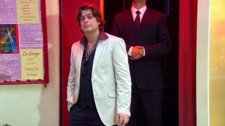 Jorge arrives in Copacabana to win Sueli's heart