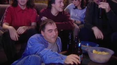 Les voisins 1 - Dans l'ascenseur - Au téléphone 3