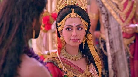 Diti arranges a secret meeting