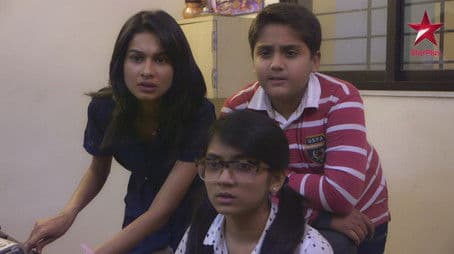 Nisha-Kabir Look For Evidence