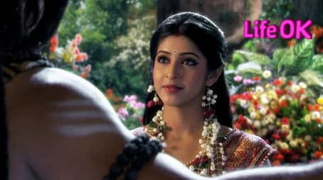 Garlands are exchanged