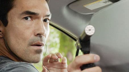 He pukoʻa kani ʻaaina (A Coral Reef Strengthens Out Into Land)