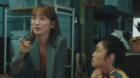 Huge controversy! Old ladies shouldn't wear primary colors!?