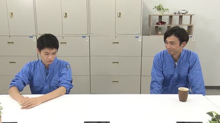 Cheering up a junior employee who is feeling down