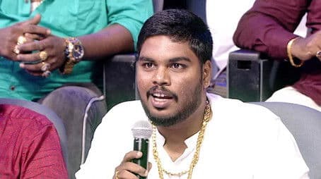 Men Obsessed With Gold