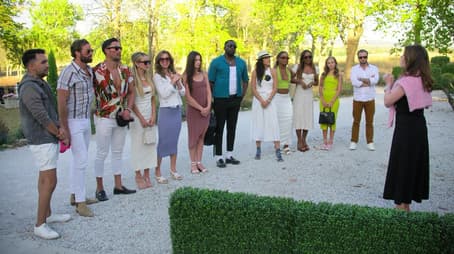 Bon Voyage, Bollywood Style