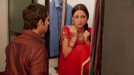 Khushi wants to see Anjali's beauty