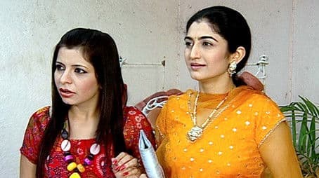 Jethalal Asks Babita To Teach Him Swimming