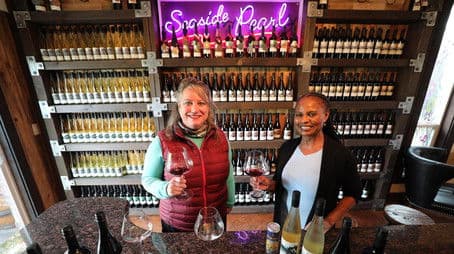 Boating on Ontario's Rideau Canal and Visiting Abbotsford