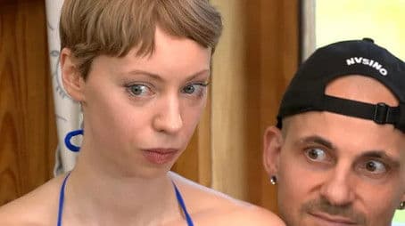 Weg mit dem Fleisch! Die Militante Veganerin kommt