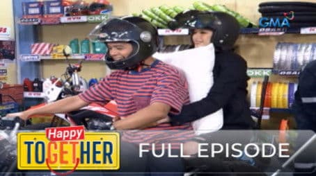 Julian meets a sexy motorist!