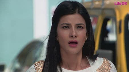 Sarika Sees Vikram