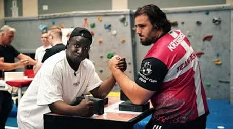 Melvin lægger arm med hovedstaden