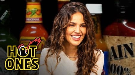 Eiza González Cries on Command While Eating Spicy Wings