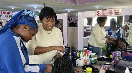 Zimbabwe, the art of African braids