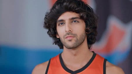 Trophy Ke Niche Kya Hai?