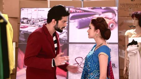 Rajni Works At Shaan's Factory!