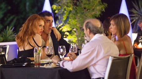 Un bar con wifi, un hombre con eso y una aprendiz de maruja