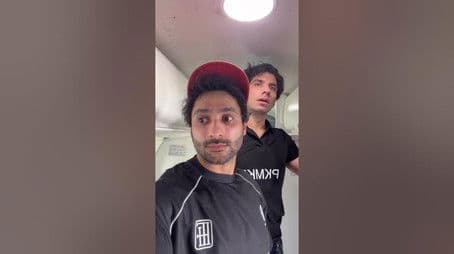 Galat plane me baith gaya!