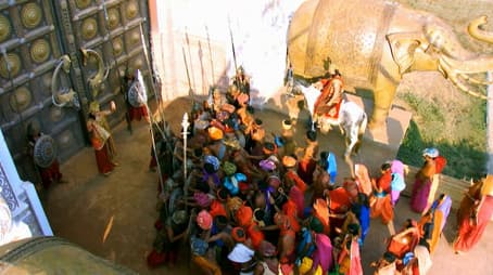 People leave Hastinapur