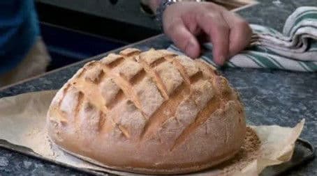 Paul Hollywood's Crispy Cob Loaf