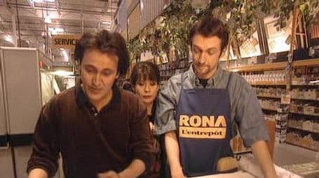 Au poste de police - À la quincaillerie - À Pâques