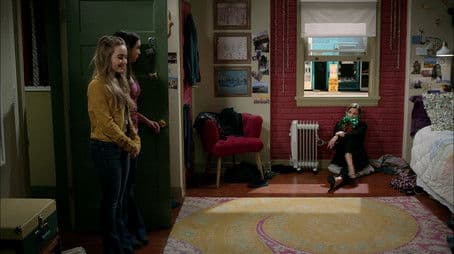 Girl Meets Hollyworld