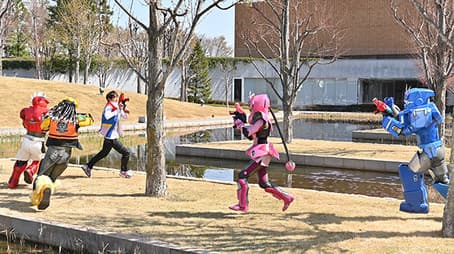 A Game of Tag That Takes the World by Storm?!