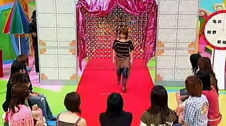 W in an earthquake simulator and Robokiss performance