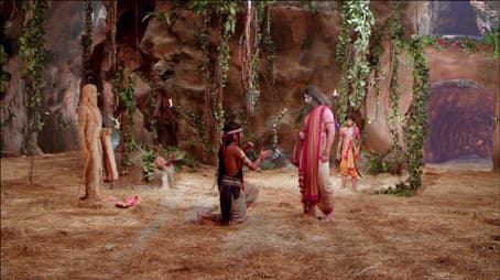 Eklavya gifts his right thumb