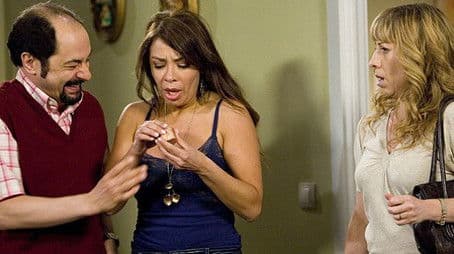 Un conserje cojo, un licor de lagarto y un mayorista enamorado