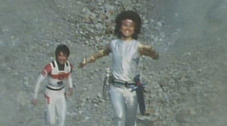 The Crimson Youth of the Female Warrior Who Ran Through the Battlefield