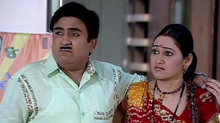 Jethalal And His Family Reach The Theatre