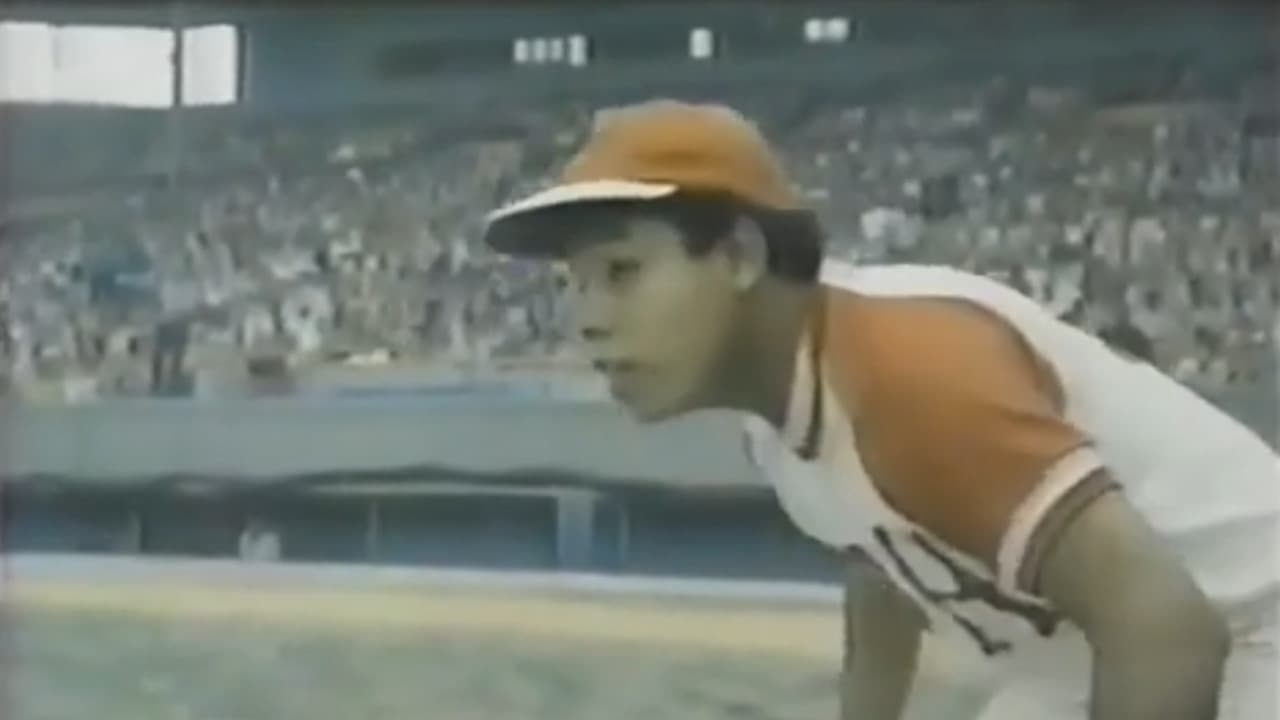 Redonda y viene en caja cuadrada