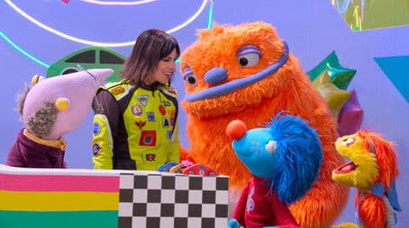 Race Car Roxy / Helpsters Go to the Beach